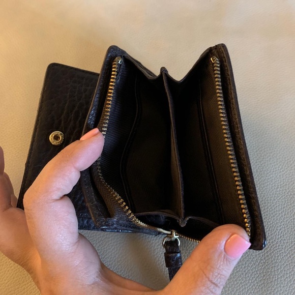 Kenneth Cole Leather Mini Wallet! - Picture 2 of 3